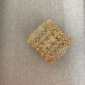 Chantilly lace cuff